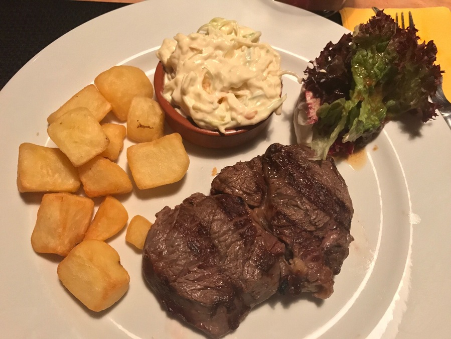 The tapas to start was the best part of the meal. Very good resto in Lanzarote.