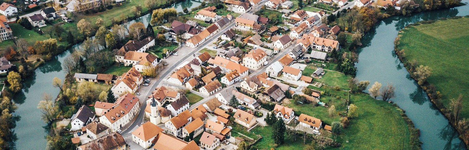 The beauty of rivers and villages.
Lovely composition.
#slovenia #rivers #places #villages #archtecture
Make sure you follow me on:
https://www.facebook.com/ShotByCanipel/
https://www.instagram.com/canipel/