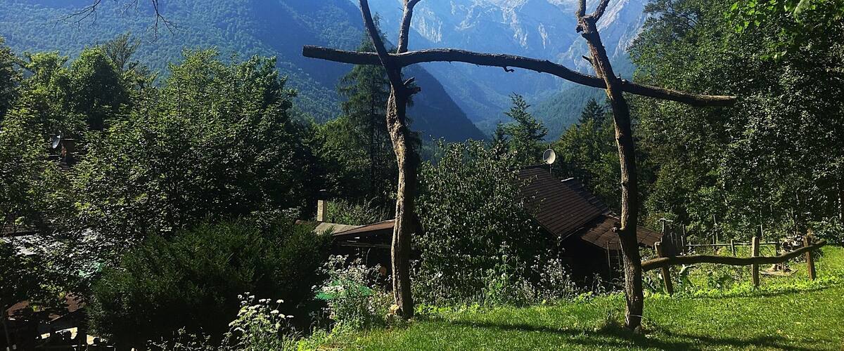Petit camping au cœur des montagnes slovènes, duquel démarre la randonnée vers le site de Velika Planina.
