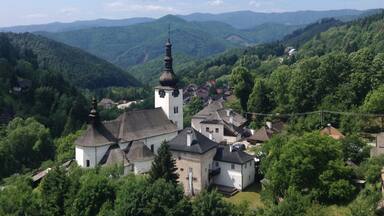 Špania Dolina is a picturesque historic village in central Slovakia, around 10 km from Banská Bystrica. Once famous for mining, the village is embracing low level tourism and is an excellent base for hiking and mountain biking, with the Veľká Fatra and Nízke Tatry national parks in close proximity.
The most notable attraction is the fortified church, which was built in Gothic and Renaissance styles, with a little bit of Baroque thrown in for good measure. Many of surrounding buildings have been preserved or rebuilt, including some wooden miners' houses.
To get here take the bus from Banská Bystrica (30 minutes; €0.70).
#hiking #nationalpark #nature #architecture #TakeAhike