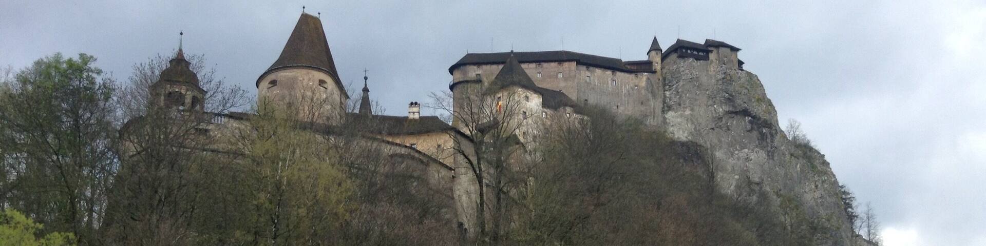 Orava Castle (Oravský hrad), is perched on a rock above the Orava river, in the village of Oravský Podzámok. The castle dates from the Kingdom of Hungary in the 13th century, and has been well preserved over the years. An amazing place to visit!
#architecture #castle