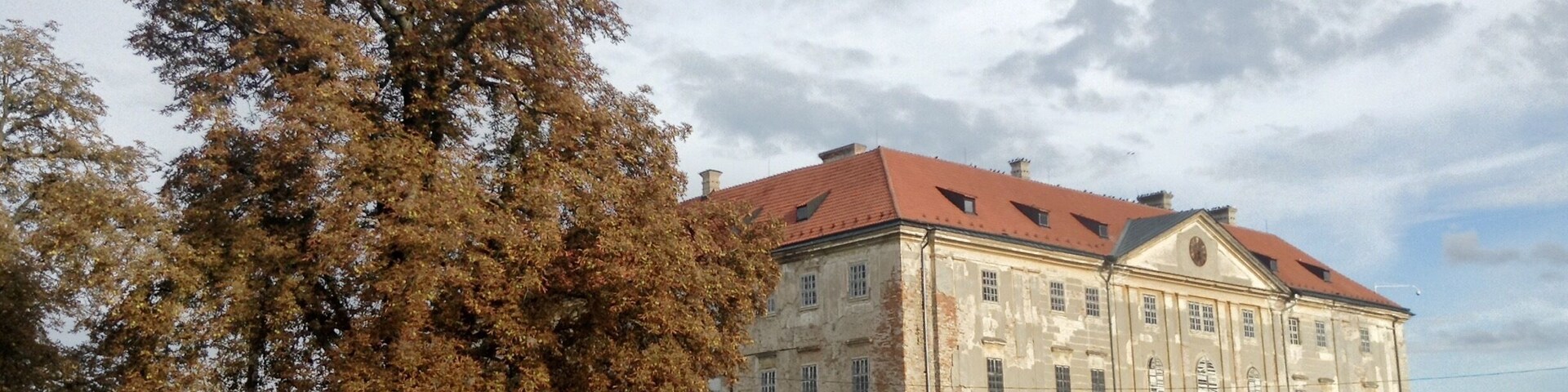 The original Holíč Castle was constructed in the 11th century, although has been rebuilt and reconstructed several times. It occupied a strategic location between the Moravian and Hungarian empires, and after conversion into a fortress, was important in defending against the Ottoman Empire. It later became a summer residence for the Habsburg family.
It's undergoing a slow process of restoration, and was opened to the public in 2007. There are several rooms belonging to the municipal museum. The fortress site, which is surrounded by water, is quite large and makes for a pleasant walk.