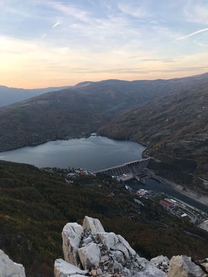 fenomenalan pogled na Perućačko jezero