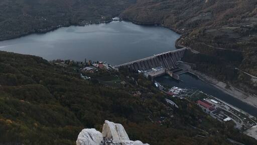 fenomenalan pogled na Perućačko jezero