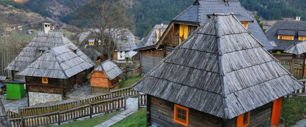 Drvengrad is located on the most beautiful hill of Mokra Gora with a magnificent view.
The village is a great location for a little getaway, with its superb nature for trekking, self-styled houses in greenery with small train that tours the village.
#LifeAtExpedia
#PerfectHoliday
#Serbia
#Drvengrad
#MokraGora
#Mountain
#Green
#Trekking
#Travel
#Holiday