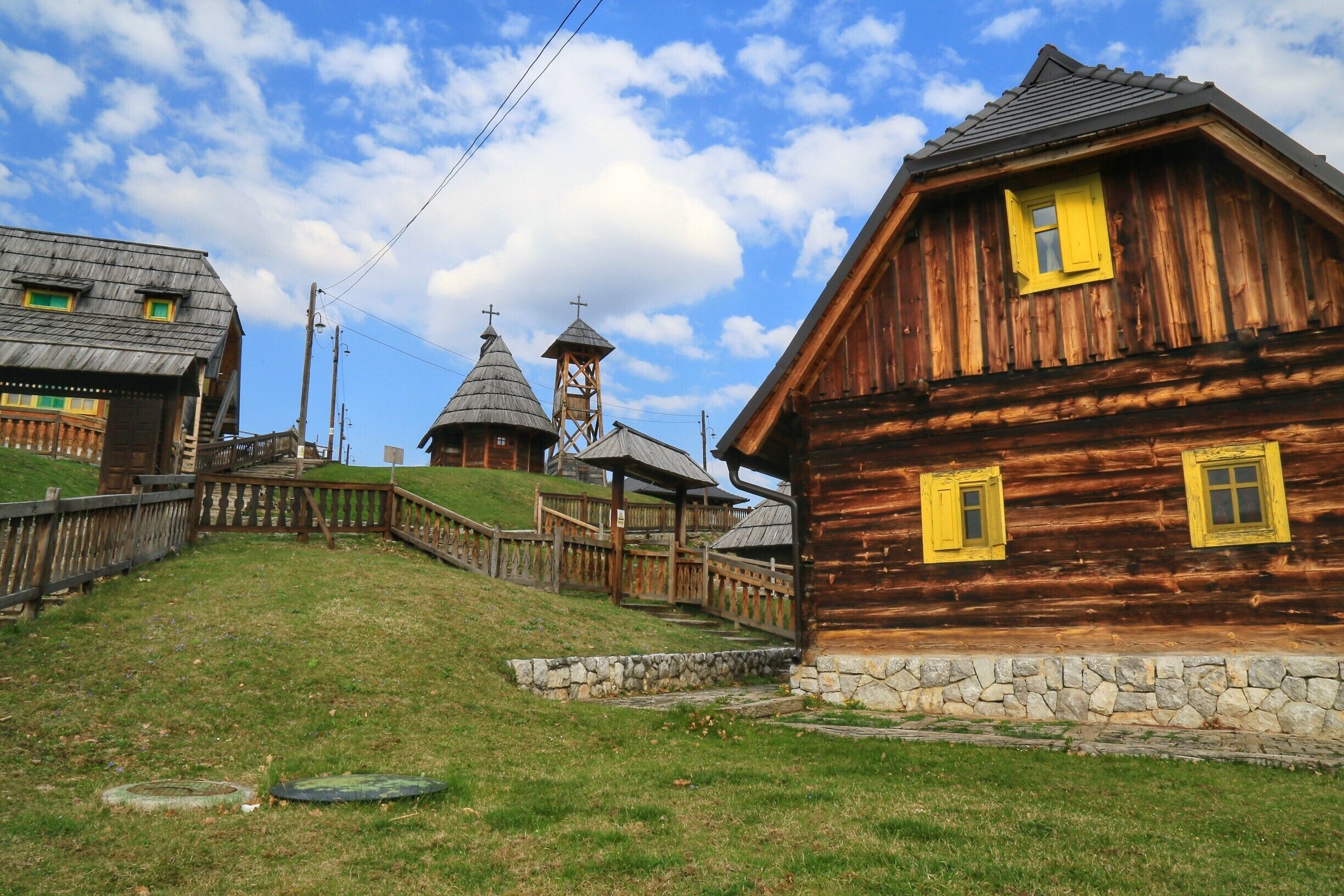 When people go to Serbia, most of them go to Belgrade only. There are wonderful places to see in Serbia, especially Mokra Gora.

#LifeAtExpedia

#Serbia
#Green
#MokraGora
#Village
#Travel
#Architecture