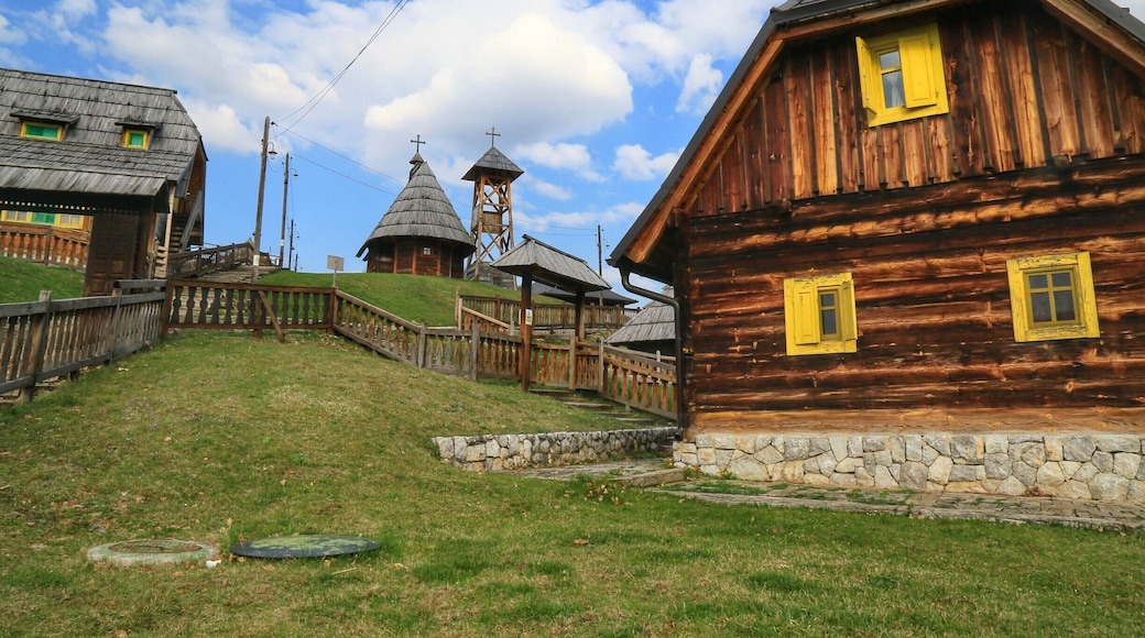 When people go to Serbia, most of them go to Belgrade only. There are wonderful places to see in Serbia, especially Mokra Gora.
#LifeAtExpedia
#Serbia
#Green
#MokraGora
#Village
#Travel
#Architecture