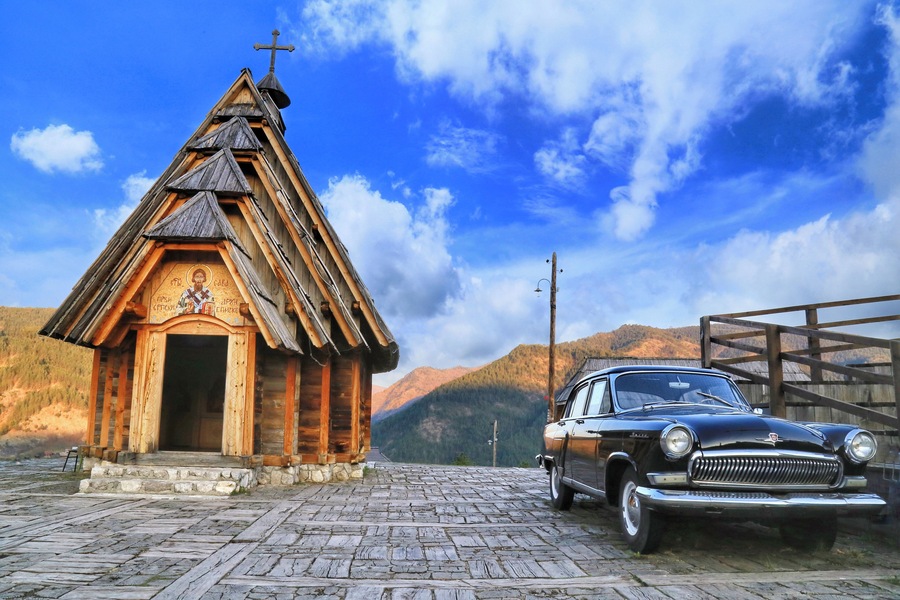 When people goes to Serbia, most of them only goes to Belgrade but there are many wonderful places to see in this country especially Mokra Gora. Drvengrad is located on the most beautiful hill of Mokra Gora with a magnificent view. 
#LifeAtExpedia