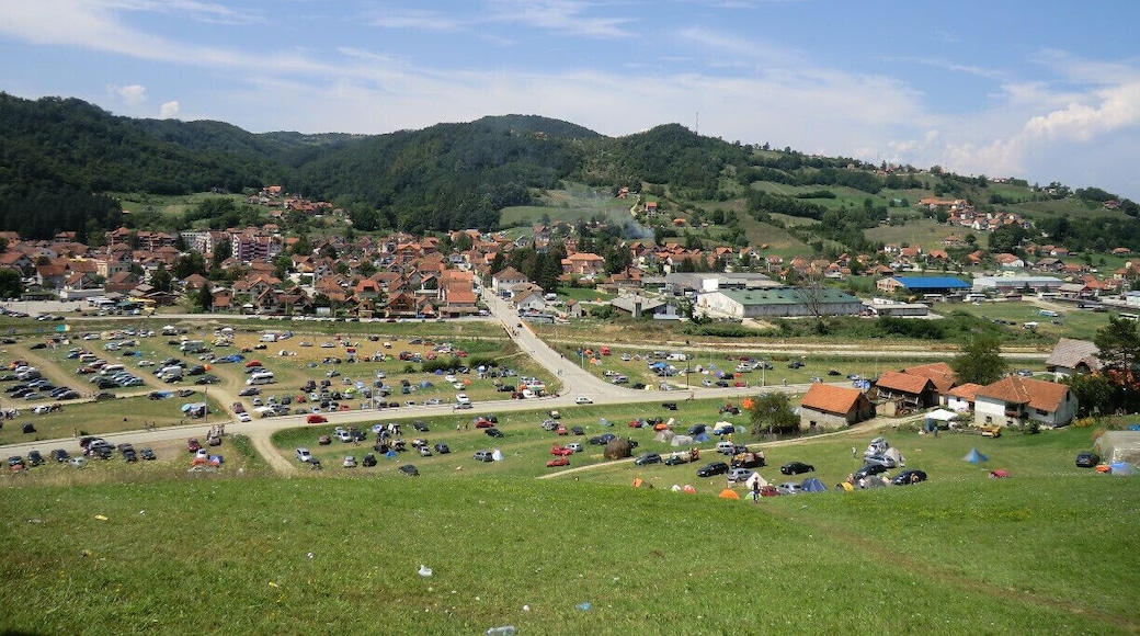 View of Guča from a hill.
This small Serbian village hosts a joyful trumpet festival at the beginning of August. Brass bands are playing day and night throughout the city. Although there were many people, there was a lot of space to move freely and dance cheerfully.
Guča can be reached by bus from čačak (1h, 200dinars, 1 bus per hour during the festival). There are many possibilities to camp around the city (Brass Town is the official campsite) and there is also a public swimming pool.
#festival