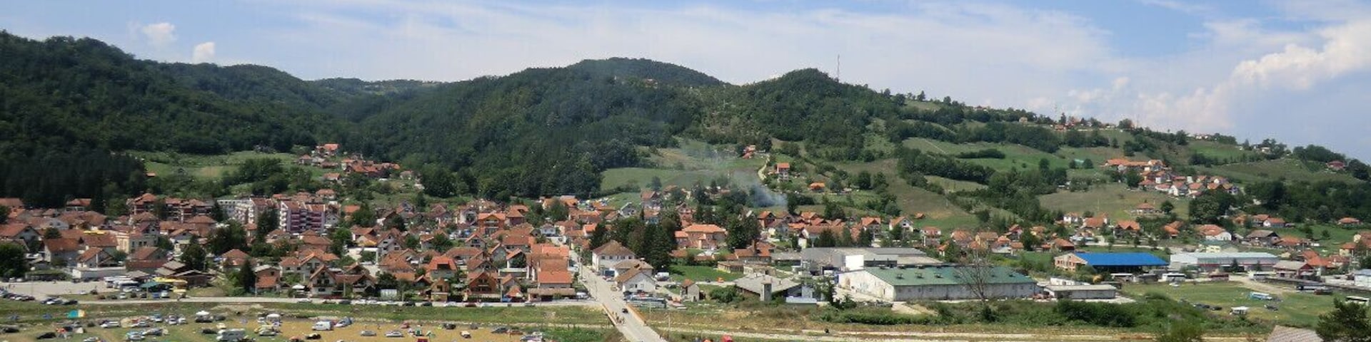 View of Guča from a hill.
This small Serbian village hosts a joyful trumpet festival at the beginning of August. Brass bands are playing day and night throughout the city. Although there were many people, there was a lot of space to move freely and dance cheerfully.
Guča can be reached by bus from čačak (1h, 200dinars, 1 bus per hour during the festival). There are many possibilities to camp around the city (Brass Town is the official campsite) and there is also a public swimming pool.
#festival