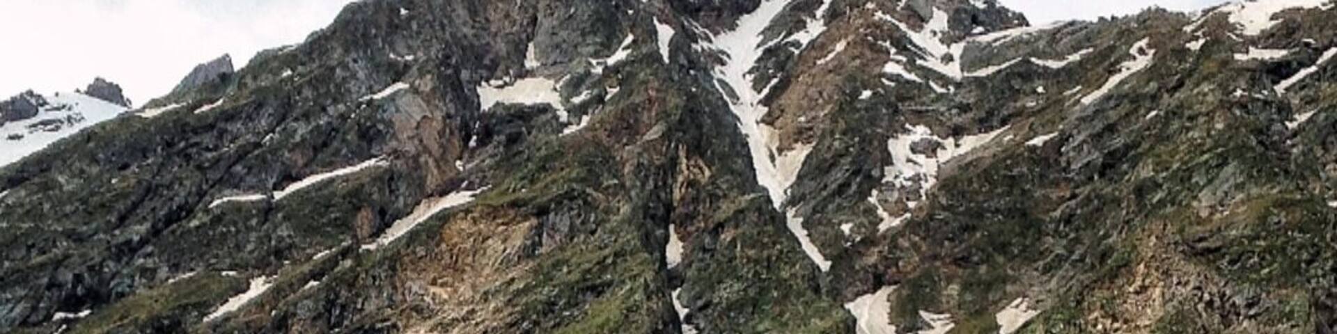 There's plenty of stunning mountain views with green meadows, hikes to waterfalls, and ice blue rivers in the city of Arkhys in Russia's Caucasus Mountains
#Nature #escapeitall #mountains #meadows #hikes #waterfalls #rivers