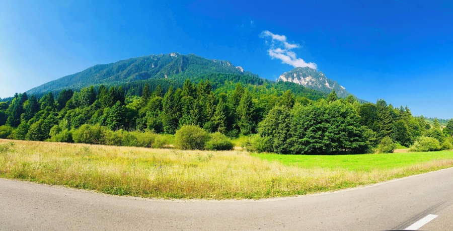 Piatra Craiului, the best view from Zarnesti City 😍