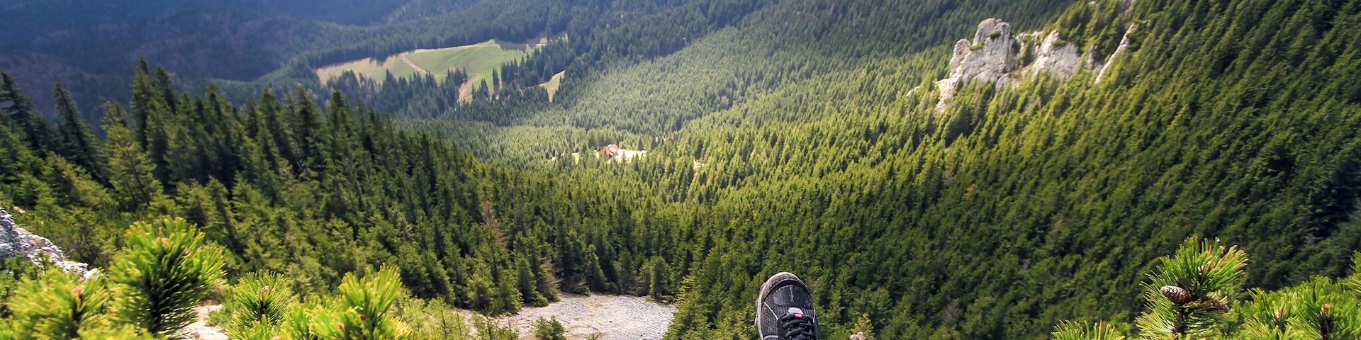 1300 meters up, 500 meters to go! #justkeepclimbing #travel #romania #hiking #colorful #mountains #piatracraiuluimountains #ontheedge #Takeahike