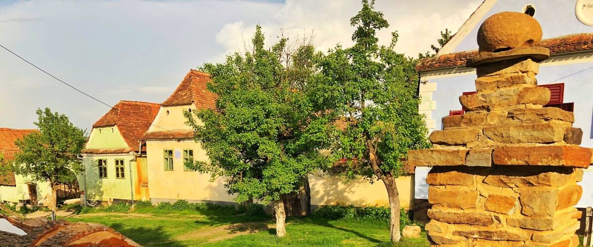 Look at the beautiful sunset in the remote village of Viscri, Transylvania. :)