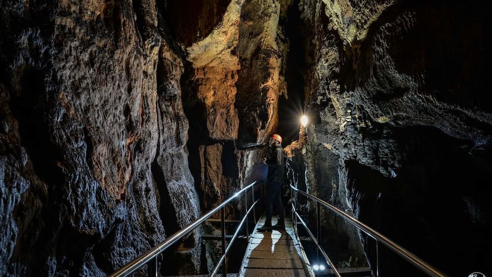 The beautiful Vadu Crisului cave, Romania.
#cherryontheworld #travel #romania #vaducrisului #enjoynature
#easteurope
#travelblog
