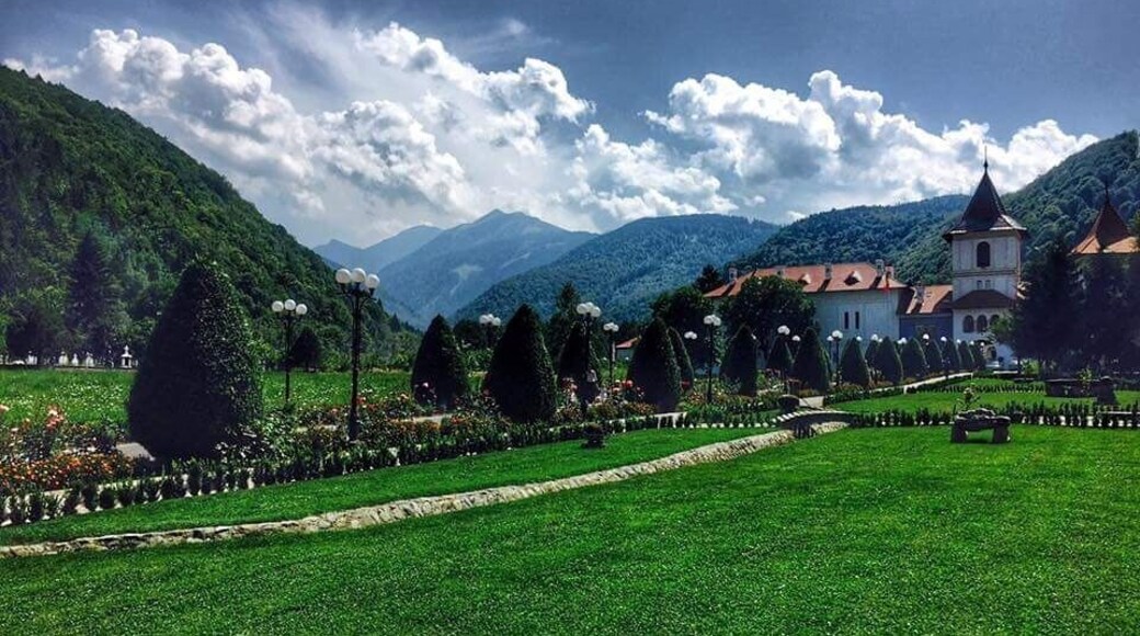 The Brâncoveanu Monastery in Sâmbăta de Sus is such a beautiful and peaceful place.