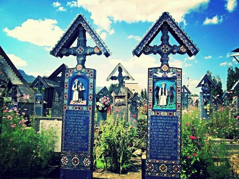 Săpânța is a commune in Maramureș County in northern Romania, 15 kilometers northwest of Sighet and just south of the Tisza River. It is composed of a single village, Săpânta.
It is known for its "Merry Cemetery"
Source:Wikipedia