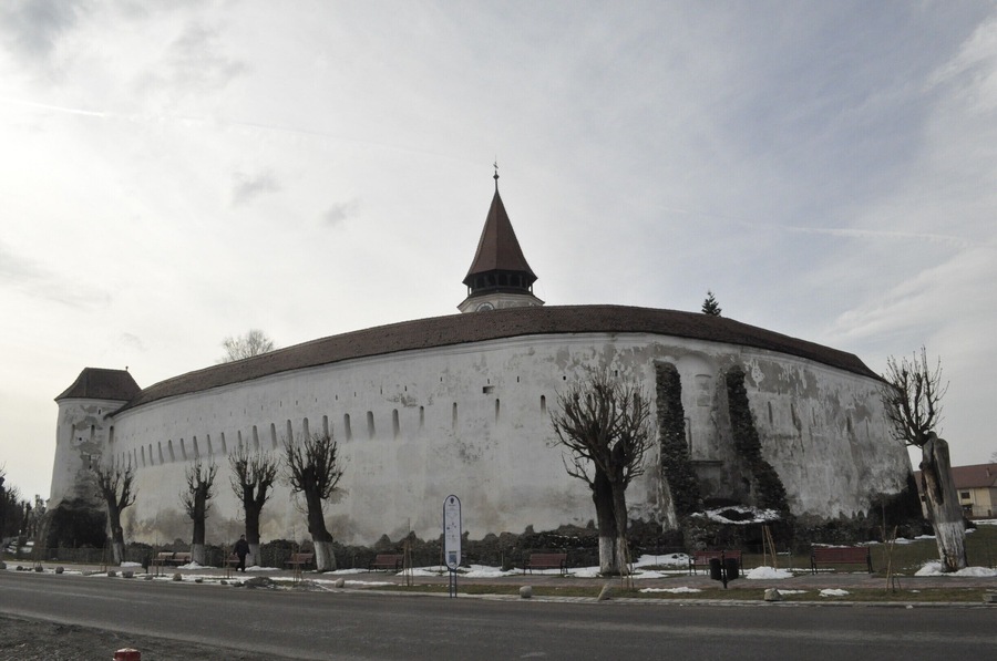 A fortified church in the village of Prejmer, Transylvania, about 15 km from Braşov.
You can explore the courtyard, inner walls, and some of the storage rooms.