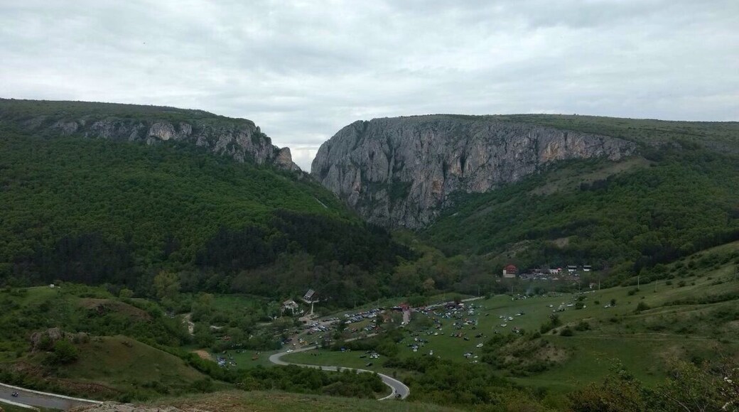 really beautiful places! good for a short but powerfull hike. you can hike from one side to the other following the water on a nice trail! you can also go up and be amazed by the view!