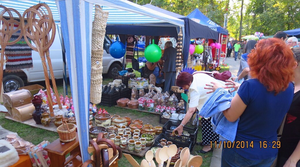 A lot of local handmade objects on a traditional market
#Market