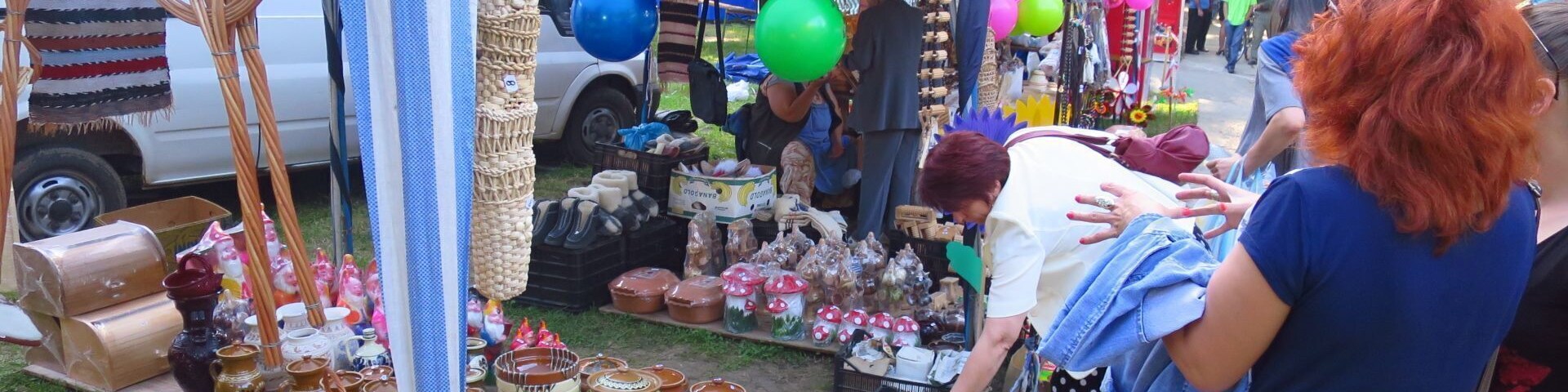 A lot of local handmade objects on a traditional market
#Market