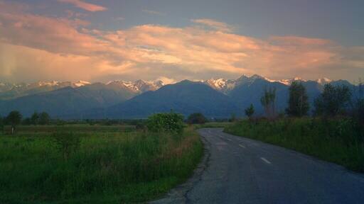 Driving towards Brasov taking the country road to the right in Arpasu de jos after 10km you reach the fantastic place Pastravaria Albota #roadtrip