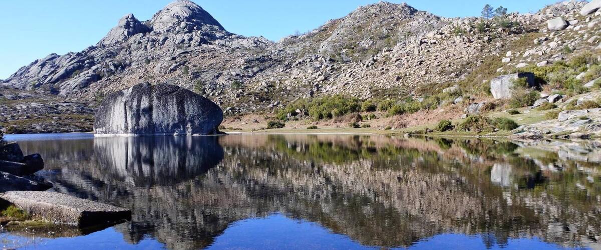 There is a 10k loop #hike in the Peneda-Gerês National Park, which is a medieval path from one village to another.
This is one of the highlights of the hike 😎
#nature #mountains #portugal #lake #geres