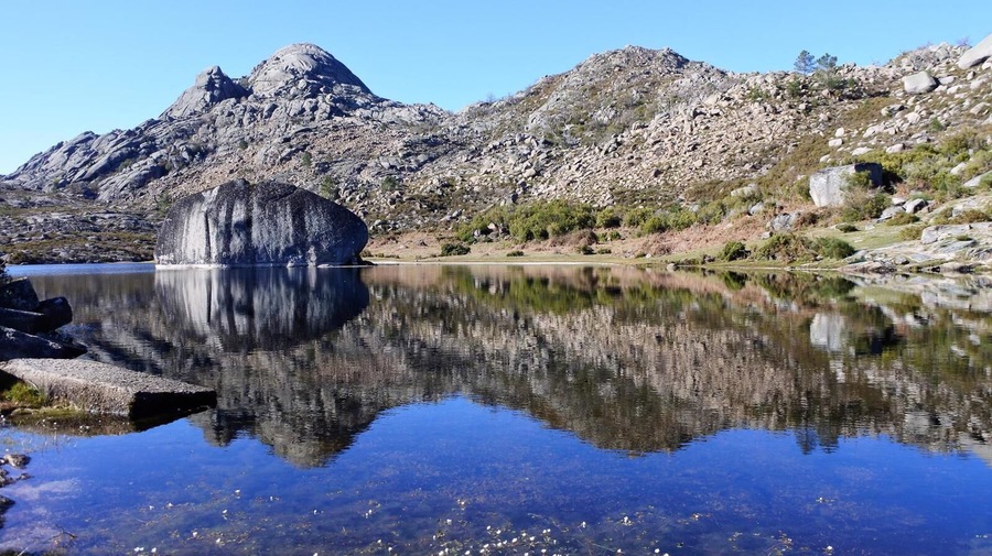 There is a 10k loop #hike in the Peneda-Gerês National Park, which is a medieval path from one village to another.
This is one of the highlights of the hike 😎
#nature #mountains #portugal #lake #geres