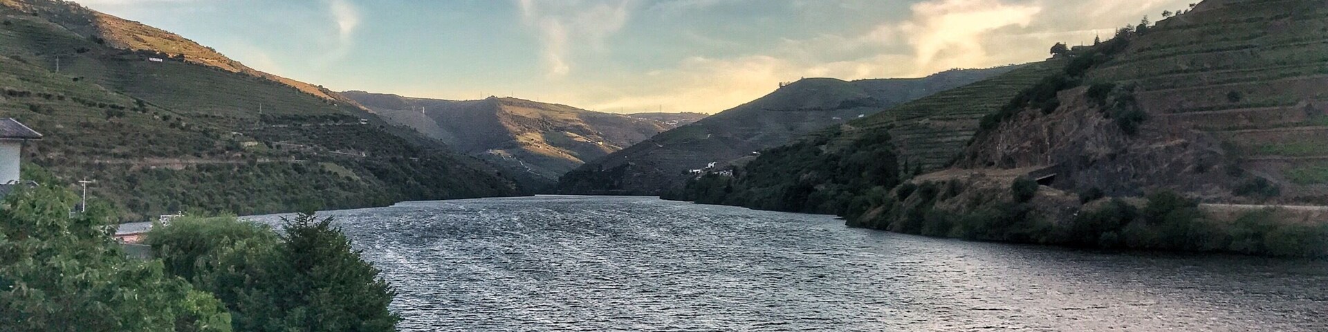 This region, which is bathed by the Douro River and is part of the so-called Douro Vinhateiro, has been producing wine for more than 2000 years, among which is the world famous Porto wine.
Its origins go back to the second half of the seventeenth century, when Port Wine began to be produced and exported in quantity, especially to England.
However, the high profits from exports to England would lead to situations of fraud, abuse and adulteration of the quality of generous wine. The main producers of wine of Douro then demand the intervention of the government and on September 10, 1756, the "General Company of Agriculture of the Vineyards of Alto Douro" is finally created.
To demarcate the physical space of the region were then ordered to implant 201 frames of granite. In the year 1761 are placed another 134 Pombaline landmarks, making a total of 335.
Already on May 10, 1907, under the decree signed by João Franco, the demarcated region is again delimited, extending to the Upper Douro.
The long tradition of viticulture has produced a cultural landscape of exceptional beauty that reflects its technological, social and economic evolution.