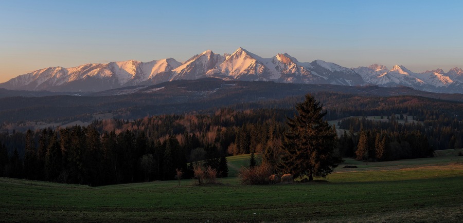 A beautiful viewpoint on High Tatras from Polish village Lapszanka.
#Adventure #landscape #tatras #poland #mountains #travel