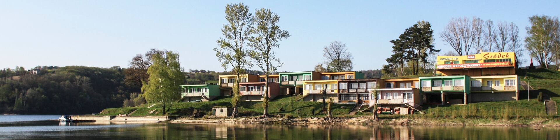 GRODEK NAD DUNAJCEM, POLAND - MAY 28, 2021: Cottages for tourists right on the lake Roznowskie