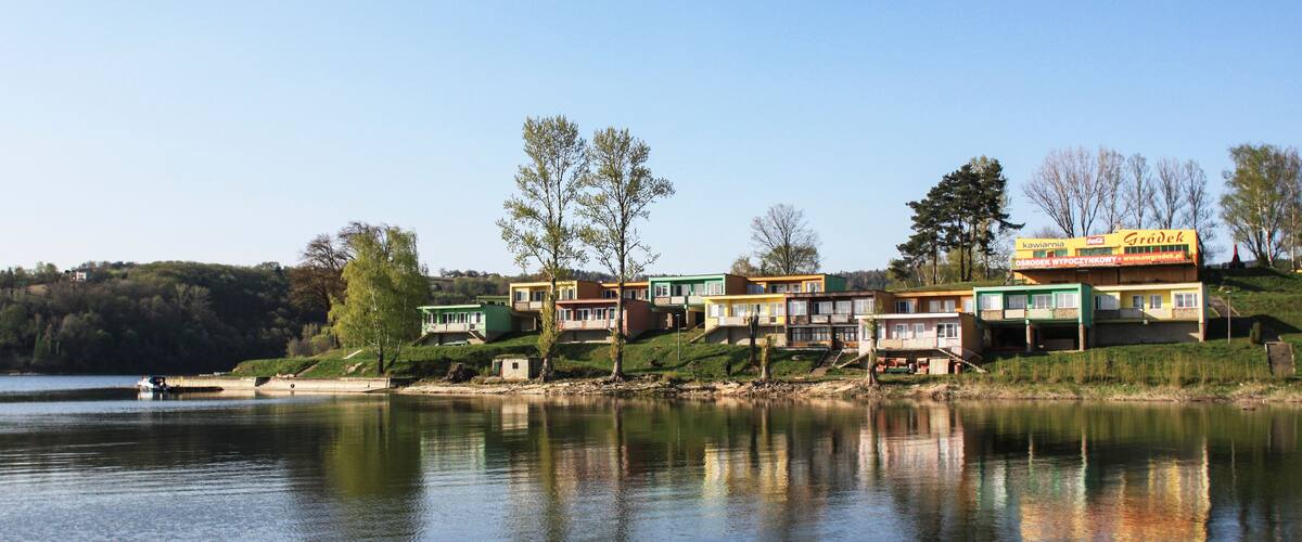A lakeside community with colorful houses and a clear sky.