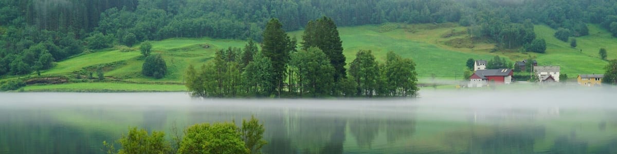 Just a little east of Vossevangen on the road to Bergen. The timing was just right to see this beautiful scene.