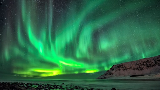 This tiny surfing village in Norway has a population of 15. Surfers flock from all over the world to surf in this perfect wave condition. It is cold but the hardy do not seem to mind. On this particular evening the sky erupted in #green. I braved the frigid water as it reflected back onto the beach. The tide was rising rapidly but I was mesmerized by the #green lights of the sky dancing over my head. I could see the Milky Way, it was a wonderful discovery. If you happen to be in Northern Norway, it is worth a visit. #greenphotos