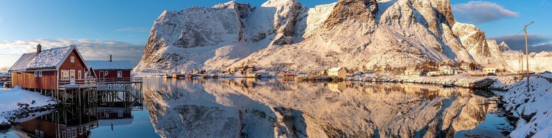 The Most Beautiful Fishing Village II Reine Norway 🇳🇴
This tiny and incredibly picturesque fishing village is one of best places to stay as you explore the Lofoten Islands.
