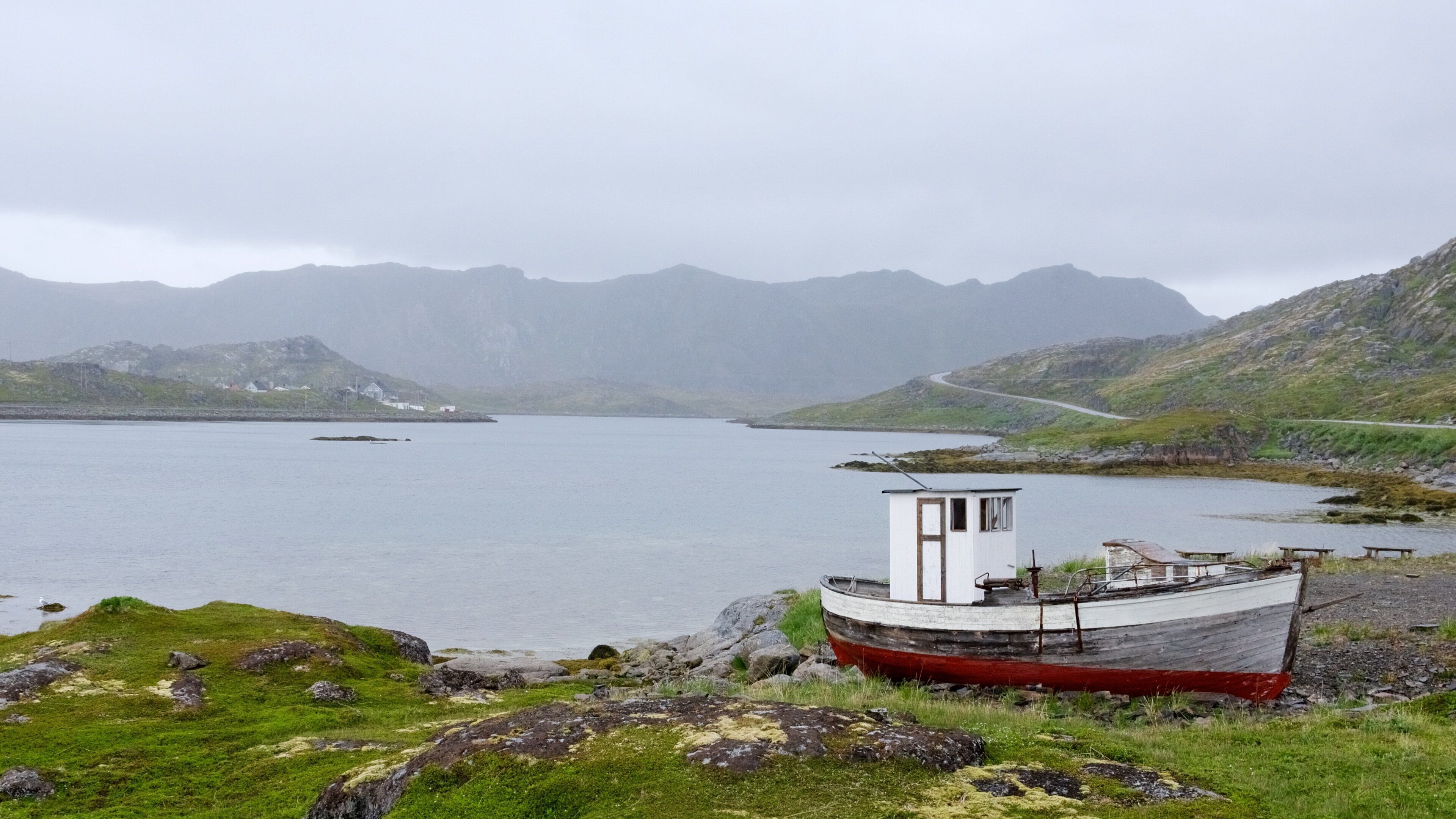 Nordkapp showing mist or fog, boating and mountains