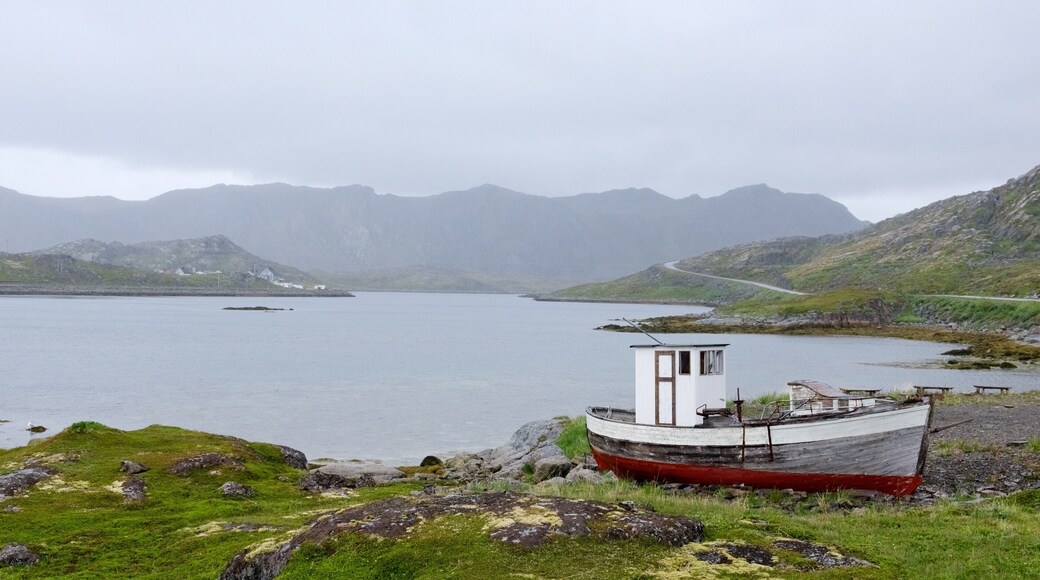Nordkapp showing mist or fog, boating and mountains