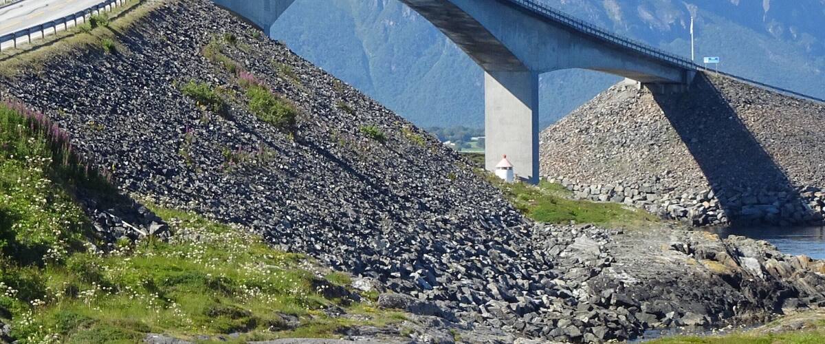 The Atlantic Road connects the island Averøy with the mainland via a series of small islands and islets spanned by a total of eight bridges over 8274 meters. #OntheRoad #Trovember