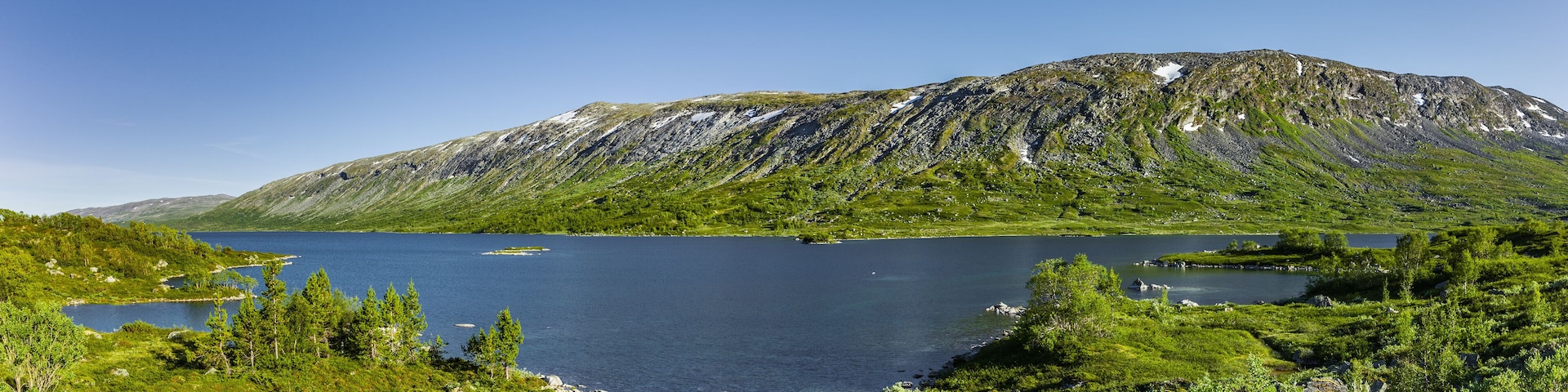 Bergsee in Norwegischer Landschaft bei Skjåk
