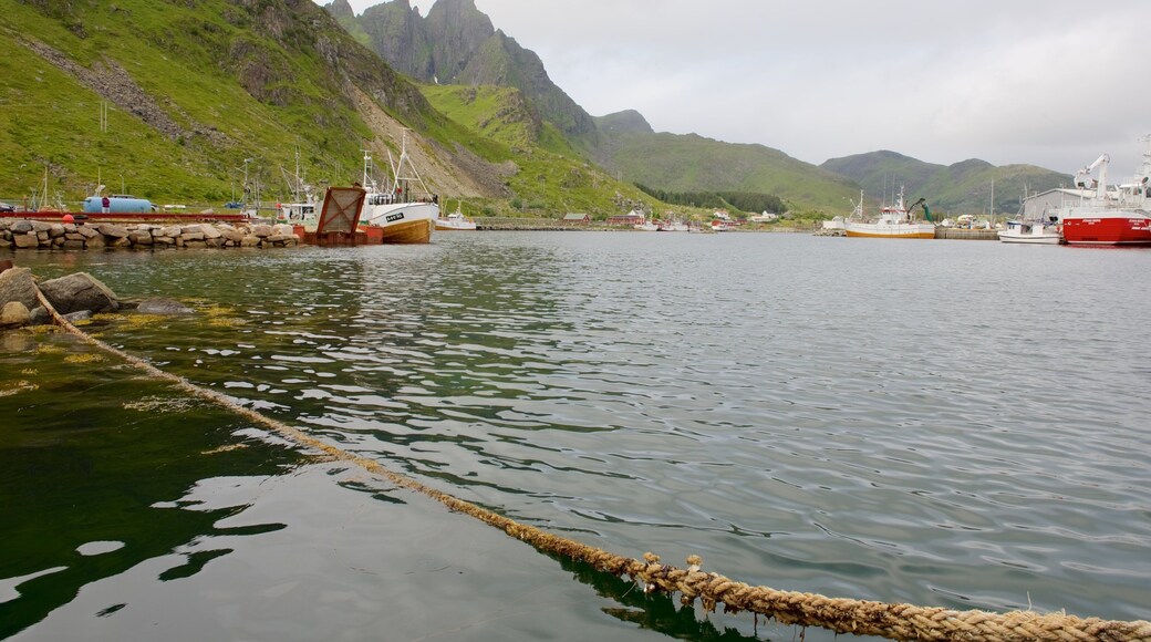 Leknes mostrando un río o arroyo