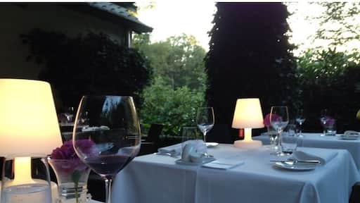 A really pleasant gastronomic restaurant. You can choose the small portions 5 course menu proposed by the chef. A collection of extremely multi-dimensional tastes.