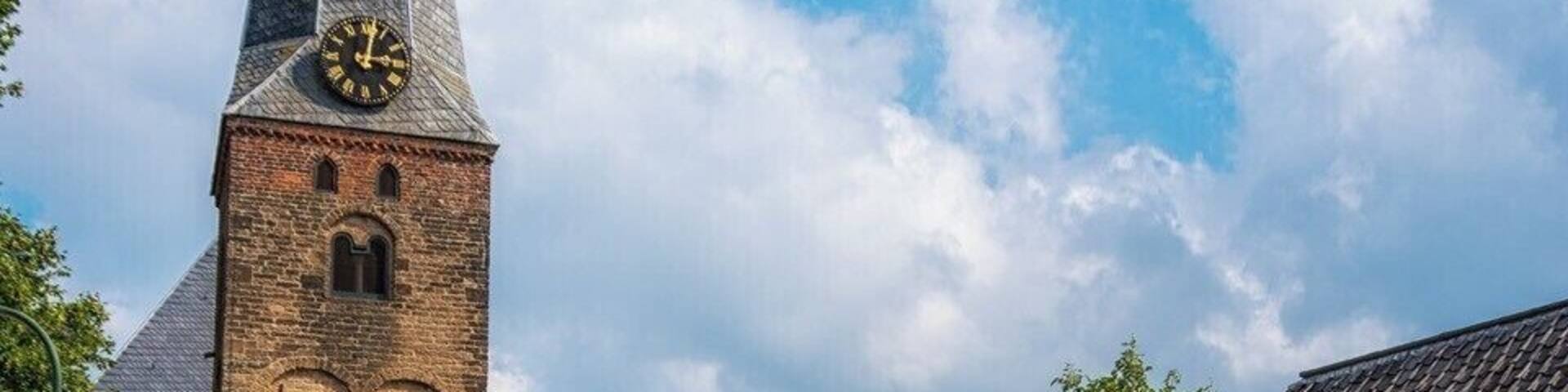 The village has a rich history, with many monuments. The former Dutch Reformed Church (now the Protestant Church, PKN) from the 14th century stands on a place already mentioned in a charter from 893 (known by a copy of Caesarius van Milendonk from 1222) under the goods of Prüm in the Eifel . The Prüm property was sold in 1609 by the States of Gelderland to Count Ernst Casimir of Nassau-Dietz.
There was a copper mill on the border with Klarenbeek. In 1870 the village had 68 inhabitants.