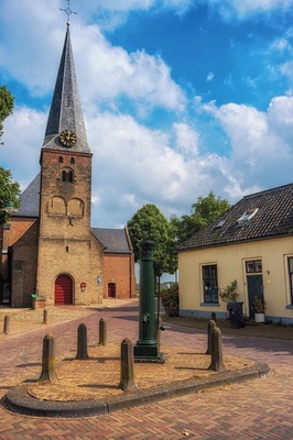 The village has a rich history, with many monuments. The former Dutch Reformed Church (now the Protestant Church, PKN) from the 14th century stands on a place already mentioned in a charter from 893 (known by a copy of Caesarius van Milendonk from 1222) under the goods of Prüm in the Eifel . The Prüm property was sold in 1609 by the States of Gelderland to Count Ernst Casimir of Nassau-Dietz.
There was a copper mill on the border with Klarenbeek. In 1870 the village had 68 inhabitants.
