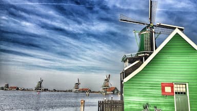 Zaanse Schans, Noord-Holland - a little town full of traditional Dutch's crafts and architecture, windmills, a wooden shoe workshop and a cheese farmđ§đ