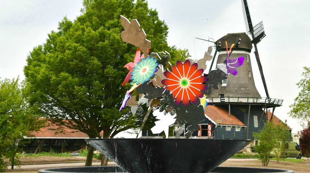 The cultural capital of Europe in 2018 is Leeuwarden-Friesland that commissioned 11 fountains in the 11 cities of the province. This fontain containting forgotten flowers in called Rikka is created by Japanese artists Shinji Ohmaki