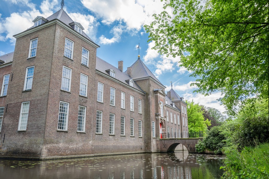 Heeze Castle, view of the moat and the facade, Shutterstock ID 574387630, SF SSA Case with Manager Approval: Case 07151371, Job: Prepay credit, Client/Licensee: , Other: