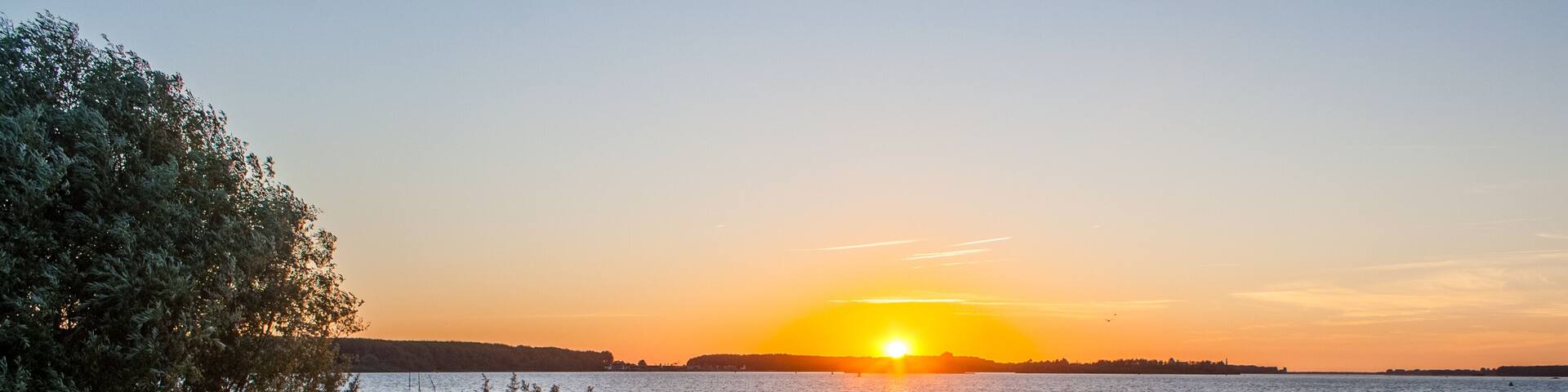 Sonnenuntergang an der Küste in Zeeland