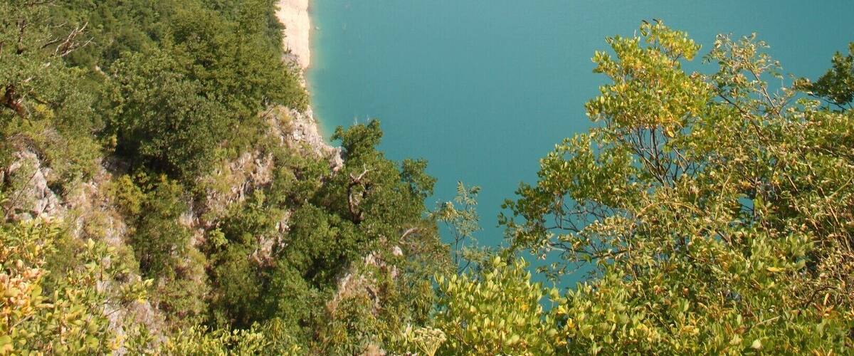 The most beautiful road I have ever driven on! Even though it´s a bit scary (very narrow, no good view on what´s coming, no lights in the tunnels), there is almost no traffic and the view is amazing! Definitely well worth the drive!