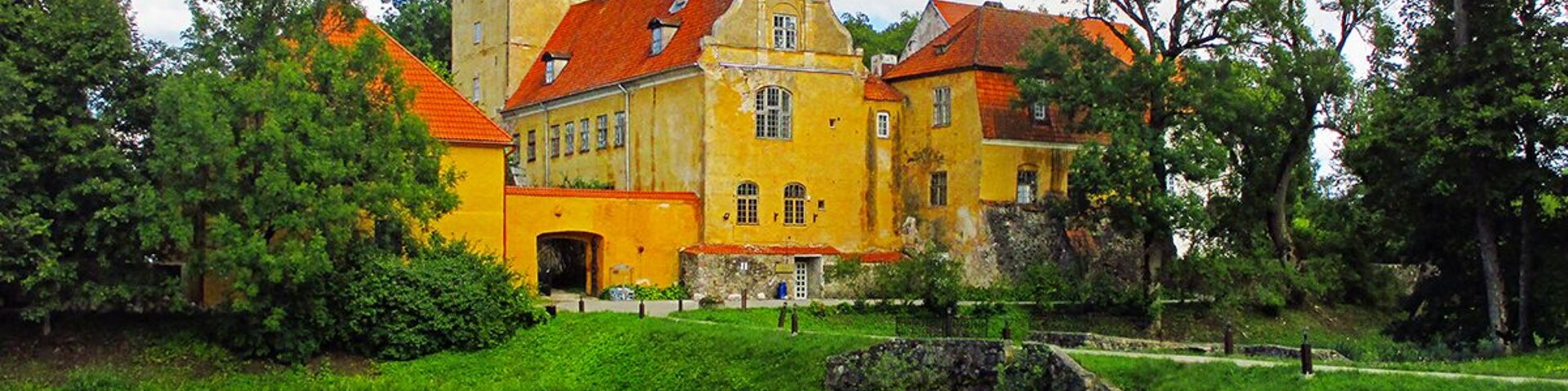 Lielstraupe Castle is a castle in the historical region of Vidzeme, in northern Latvia. #latvia
Random discoveries like this is only possible when you drive around the European country-side: http://alwayswanderlust.com/why-you-should-tour-europe-with-eurodrive/