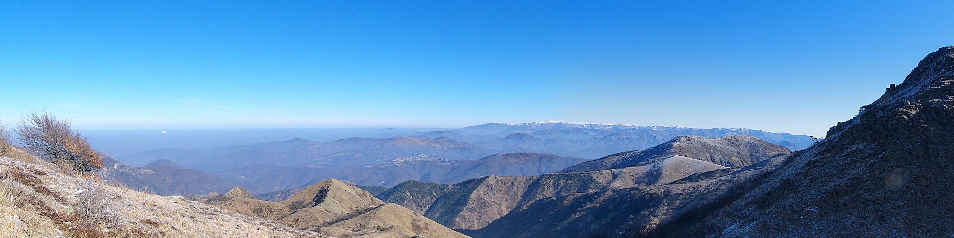 Vista verso la Lombardia da Passo Mezzano